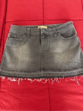 Levi's Black Washed Denim Mini Skirt with Distressed Frayed Hem junior size 9